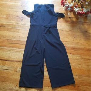 DRG black cold shoulder ank cropped Womens sz Small ruffle sleeve design